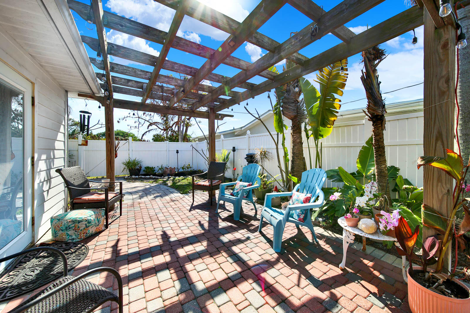 1180 NE Crescent Street