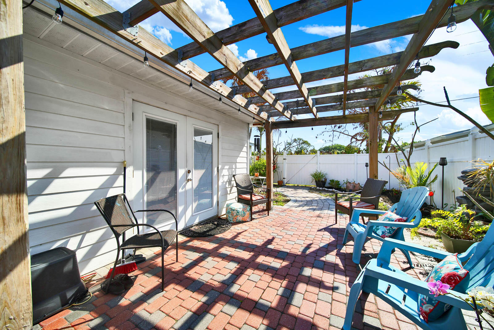 1180 NE Crescent Street