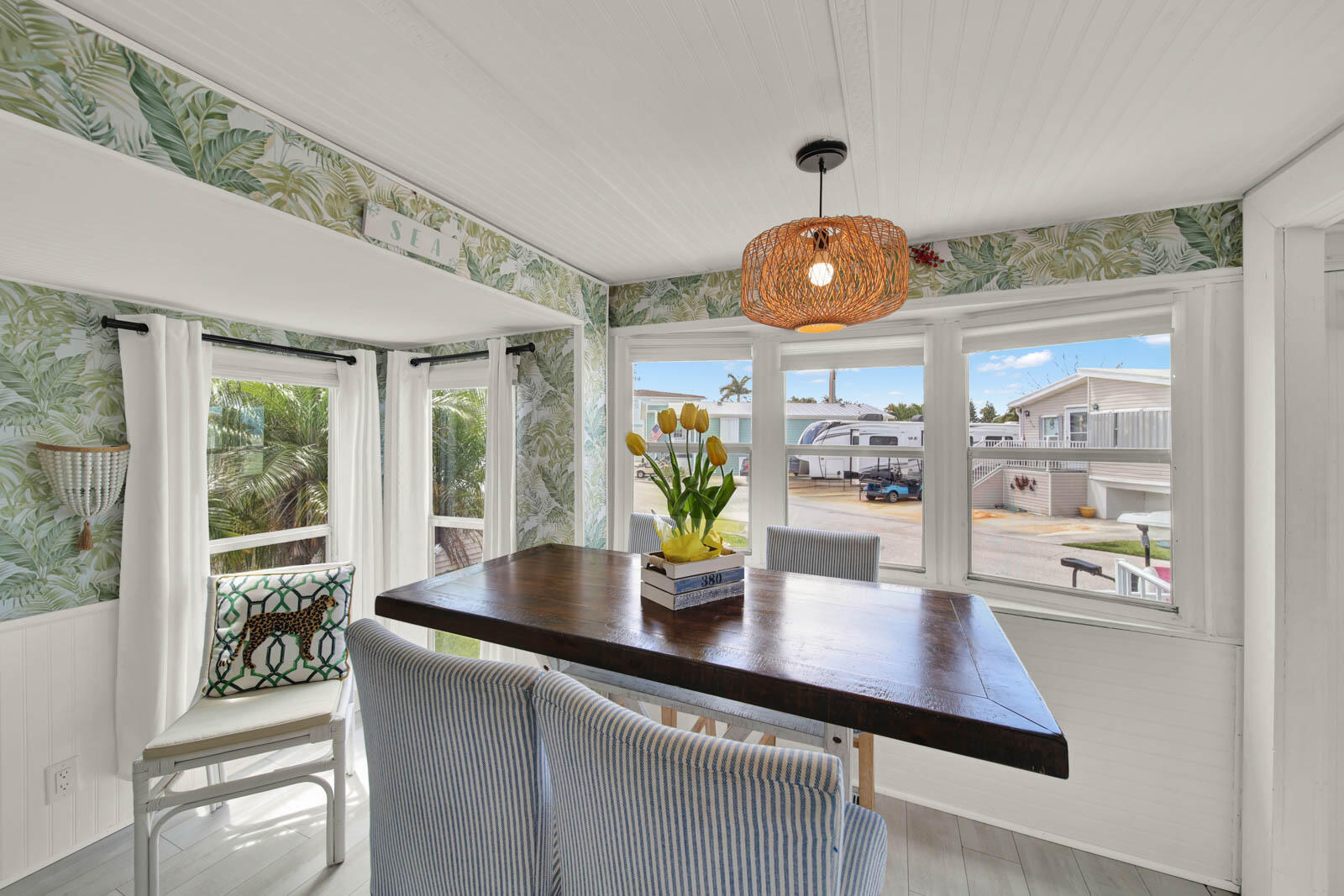 833 Nettles Boulevard