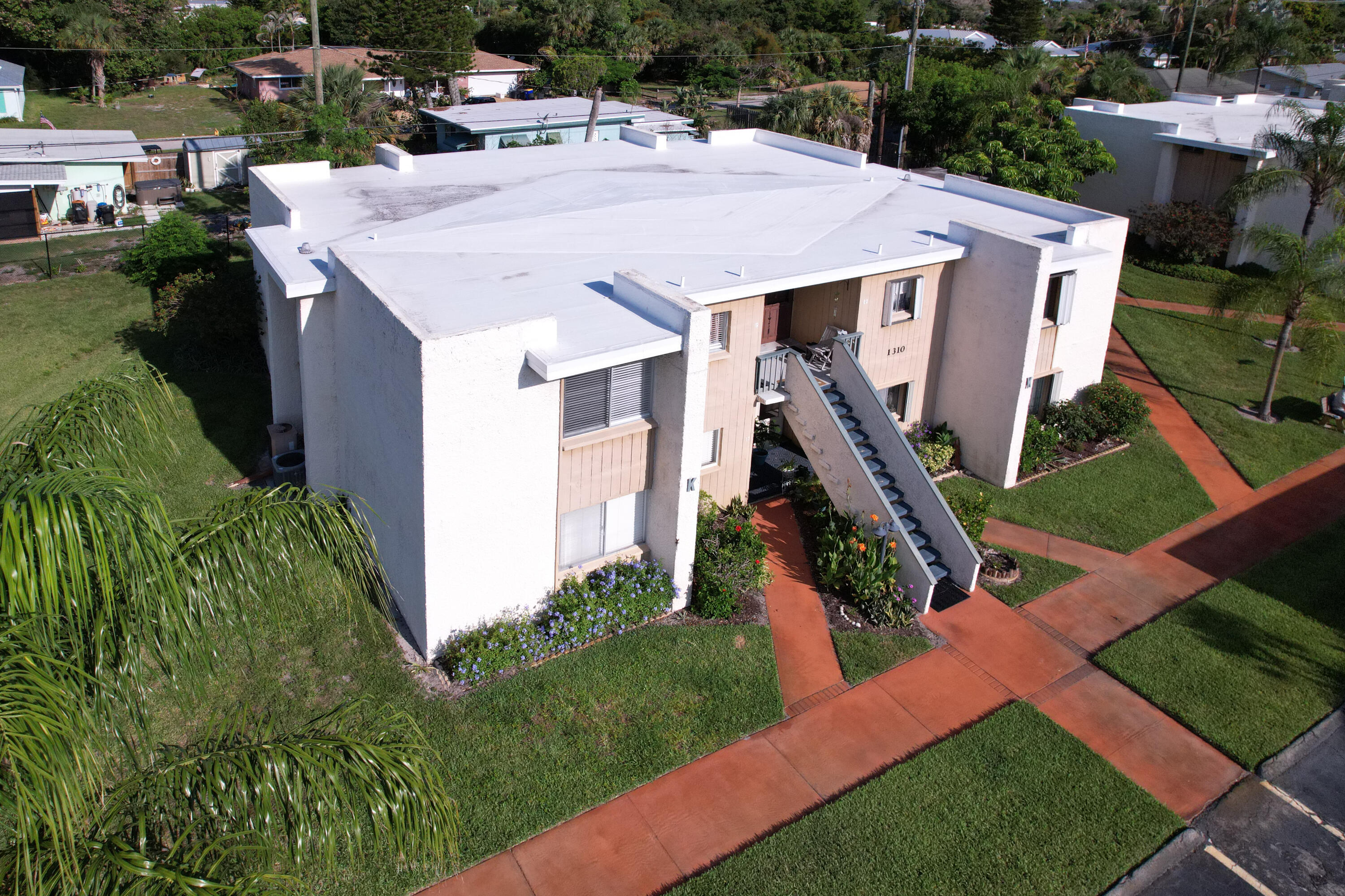 1310 NE 14th Court K17