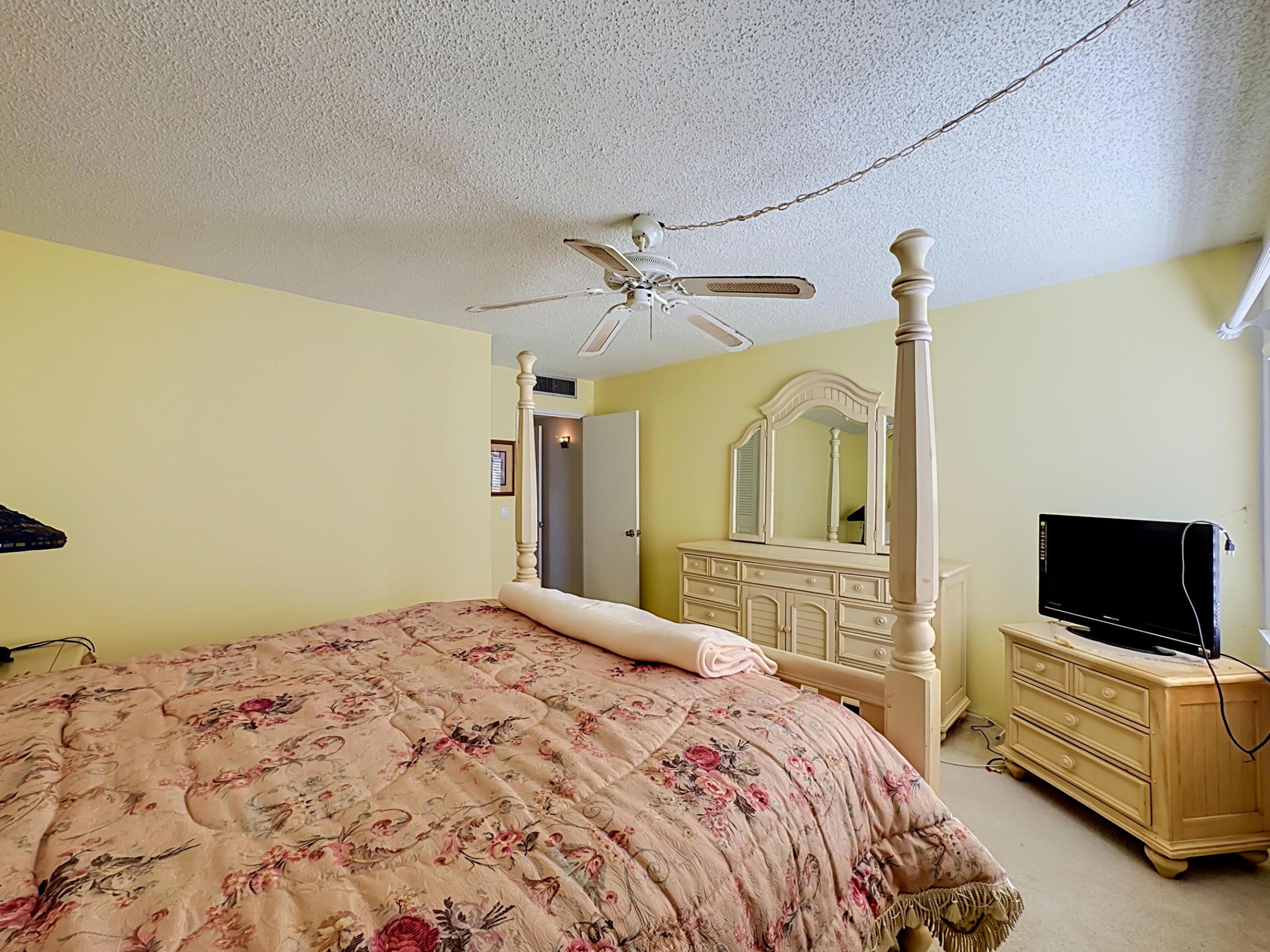 1310 NE 14th Court K17
