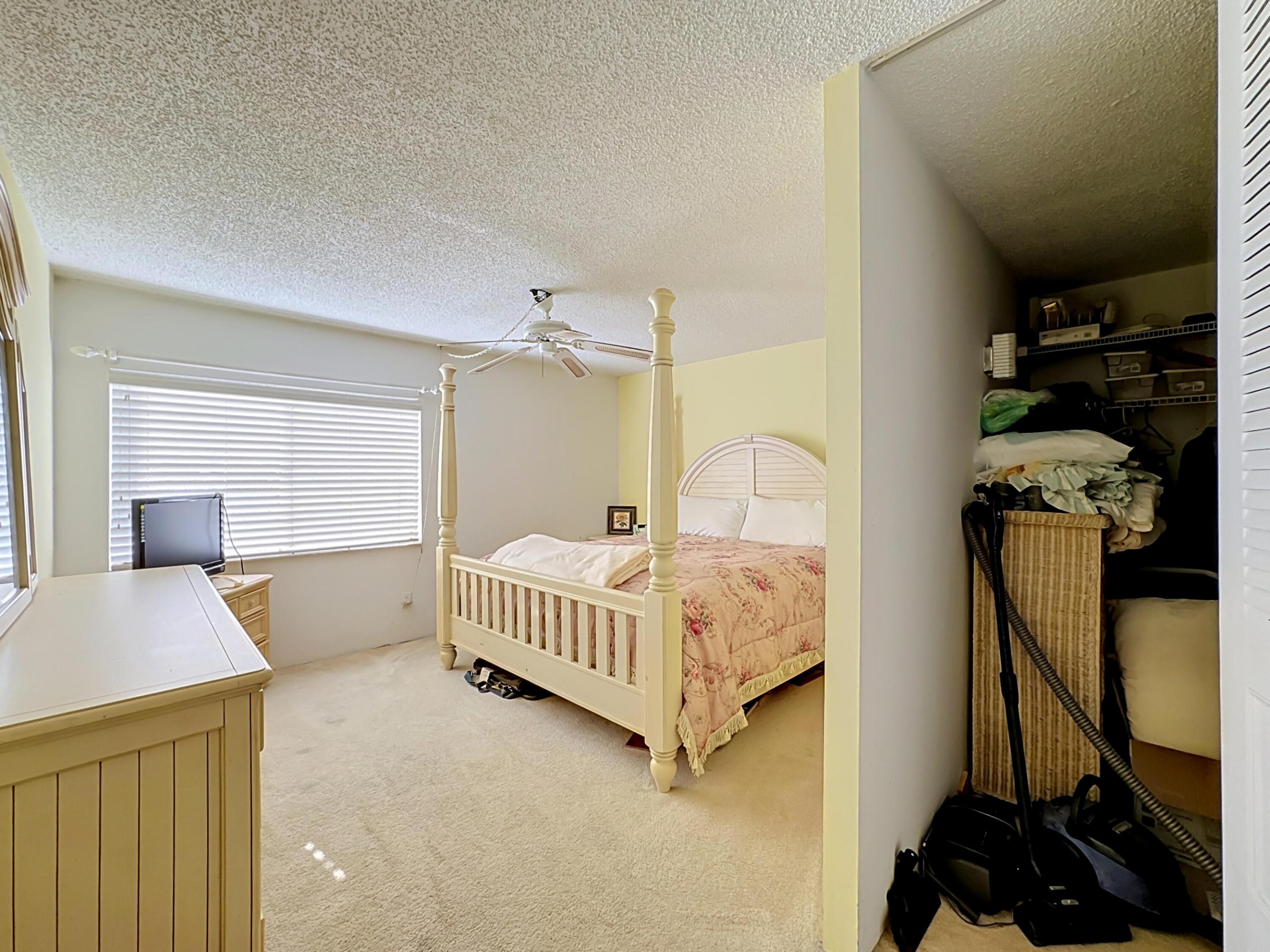 1310 NE 14th Court K17