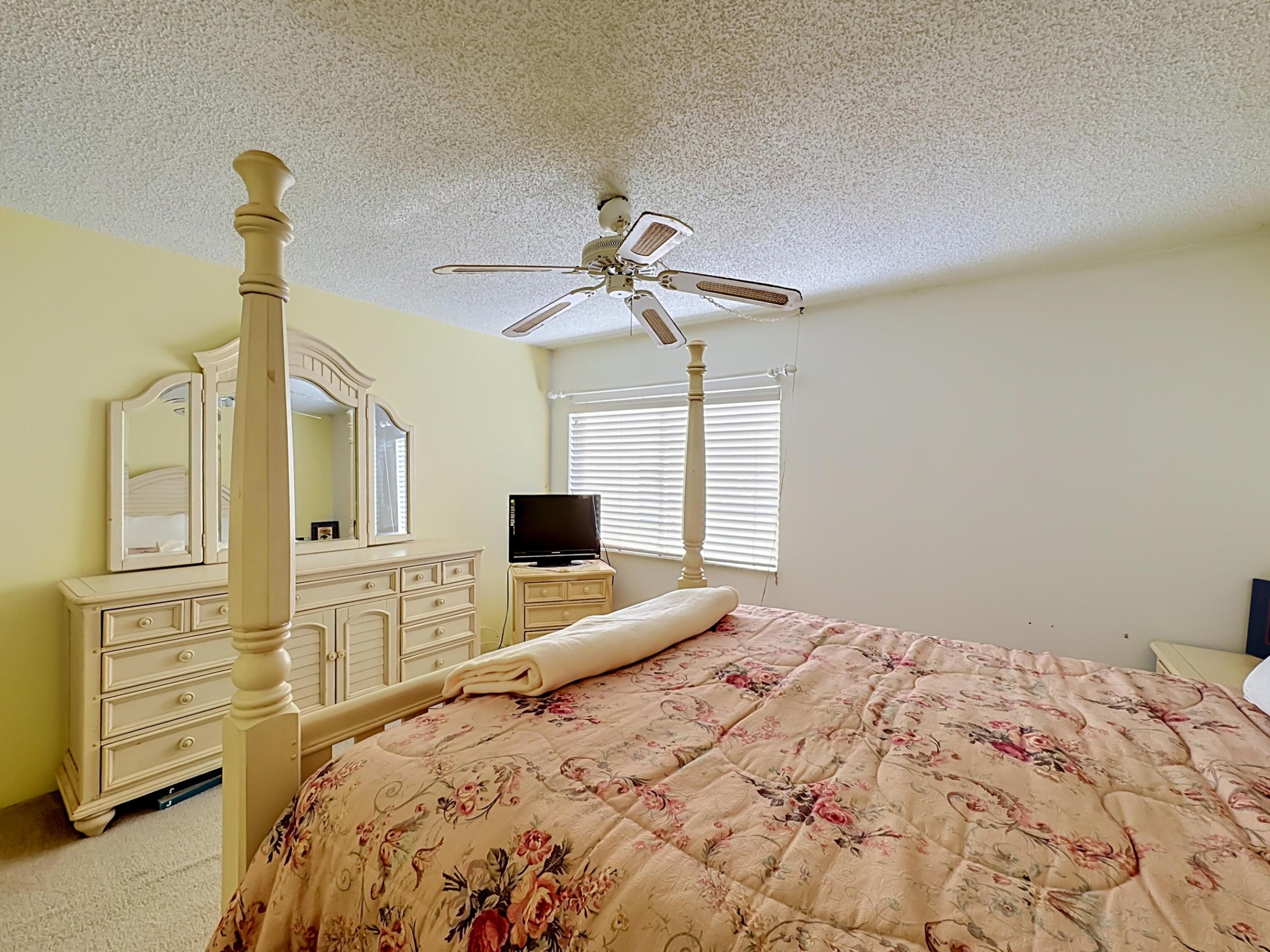 1310 NE 14th Court K17