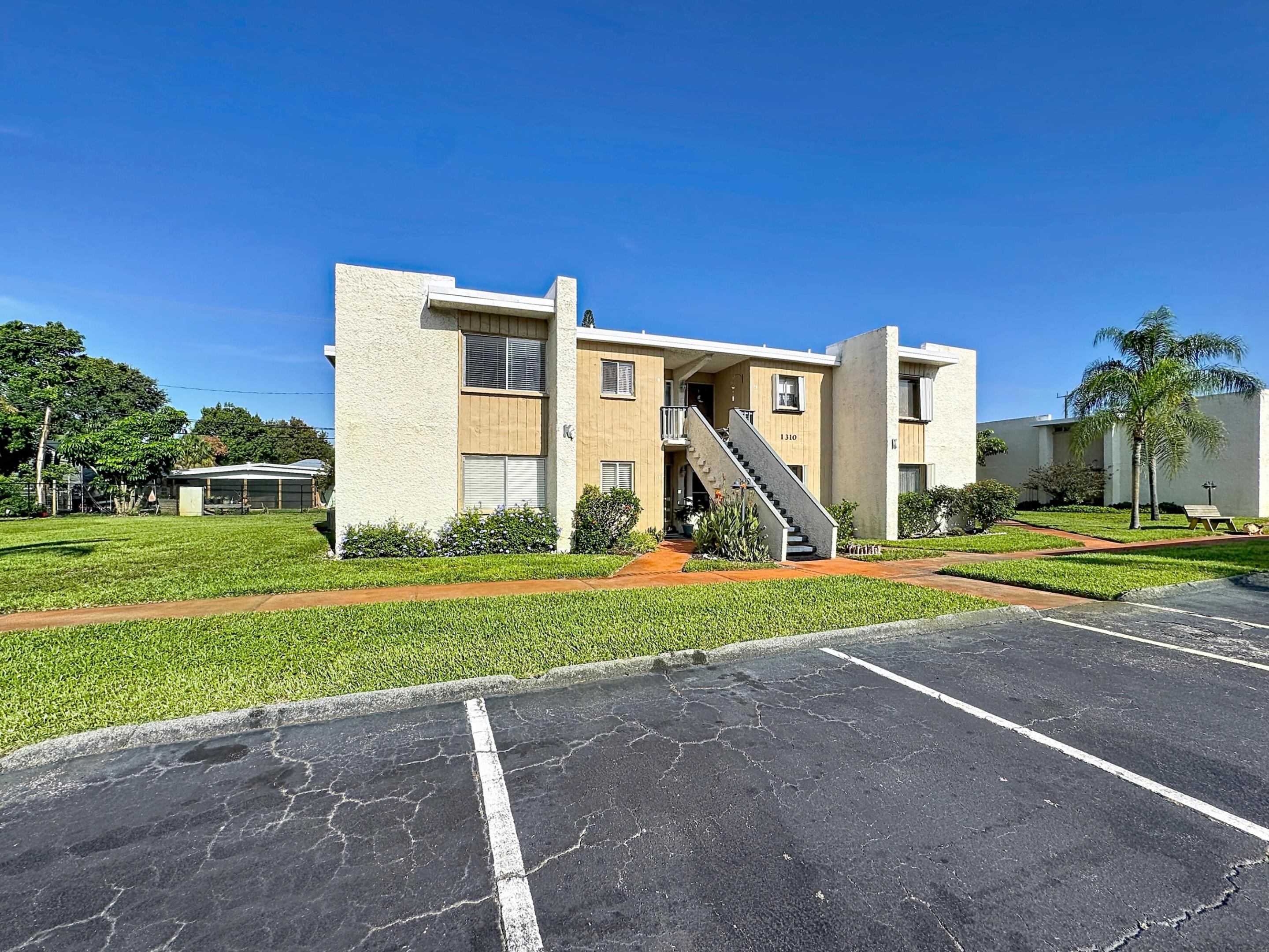 1310 NE 14th Court K17