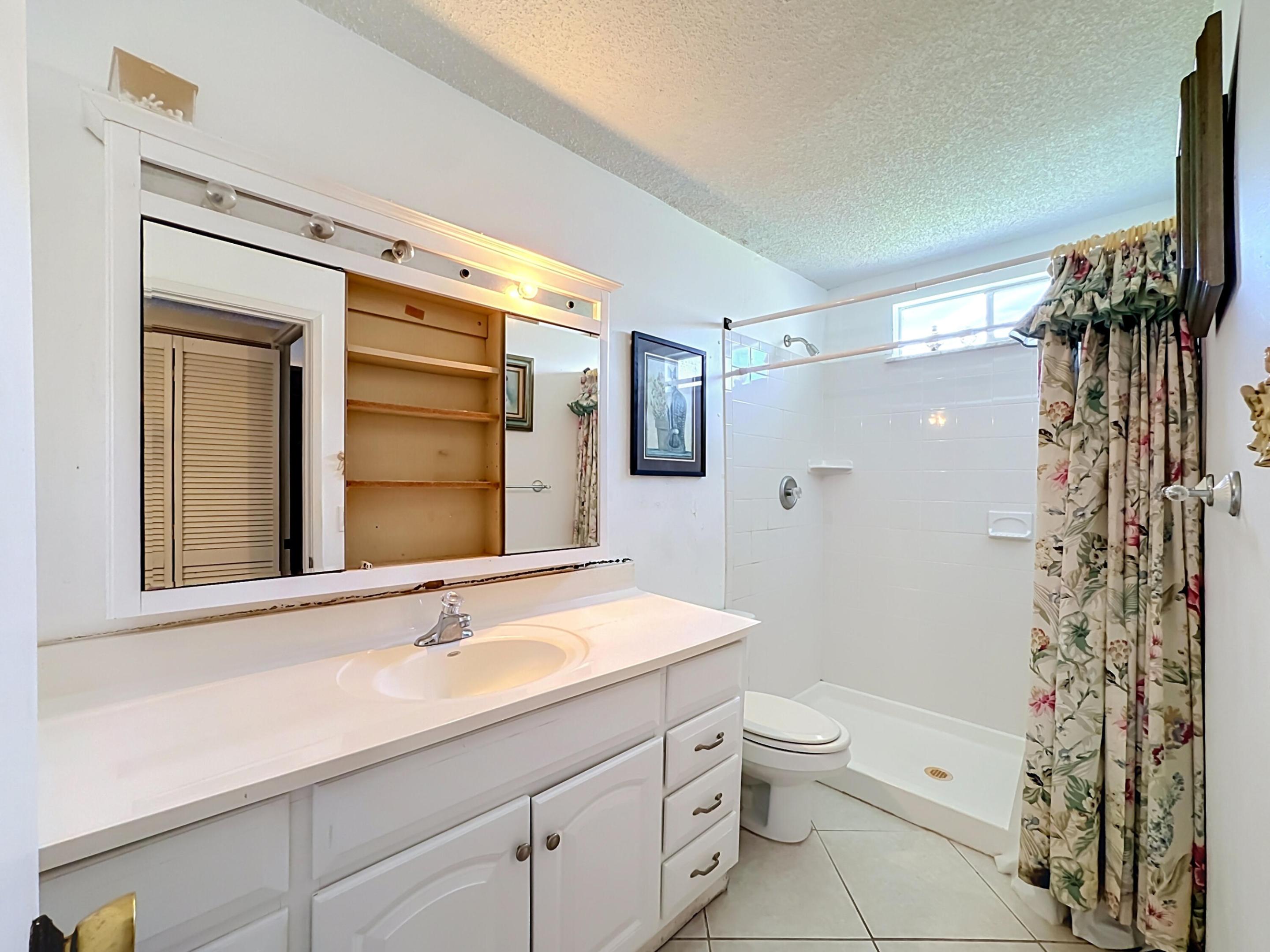 1310 NE 14th Court K17