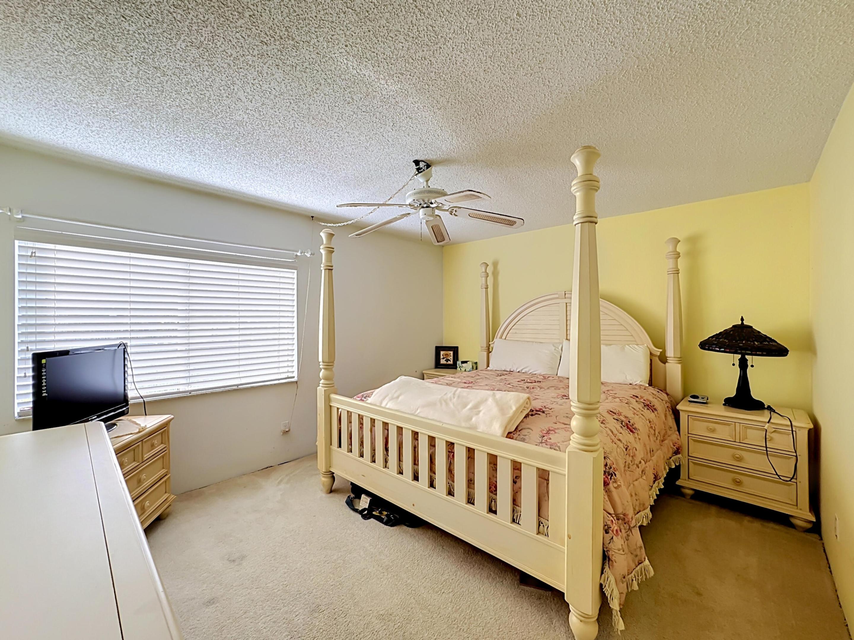 1310 NE 14th Court K17