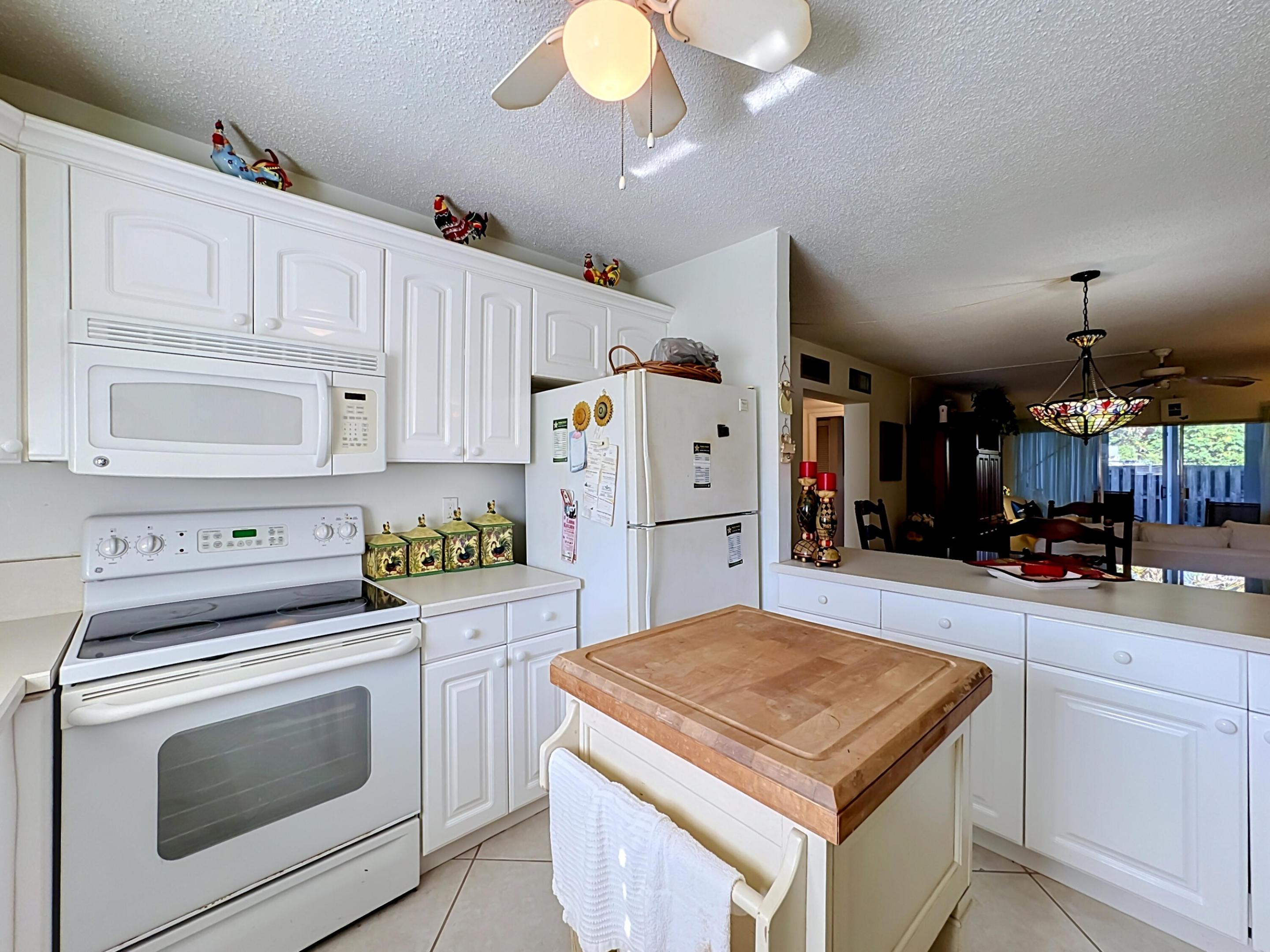 1310 NE 14th Court K17