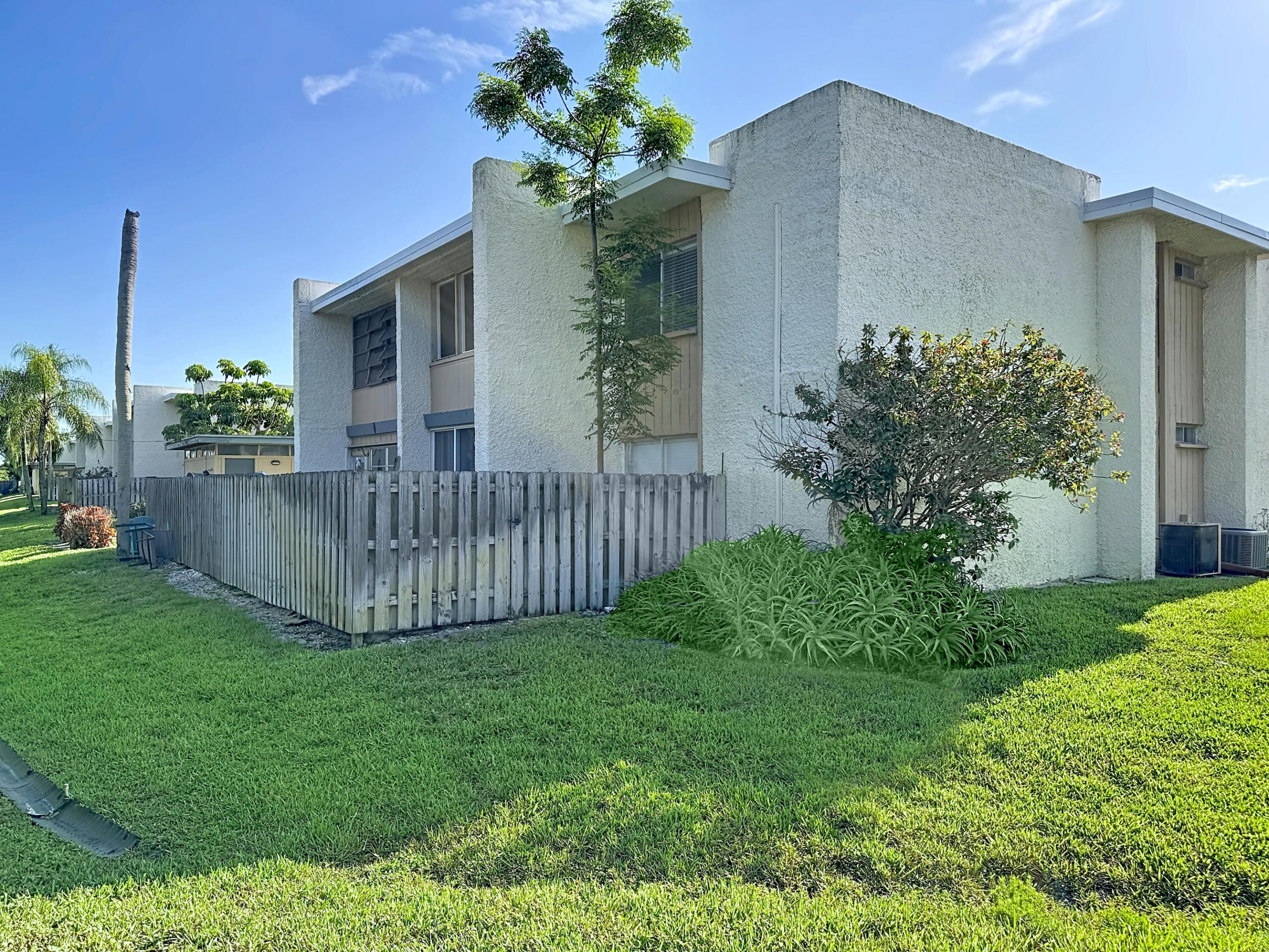 1310 NE 14th Court K17