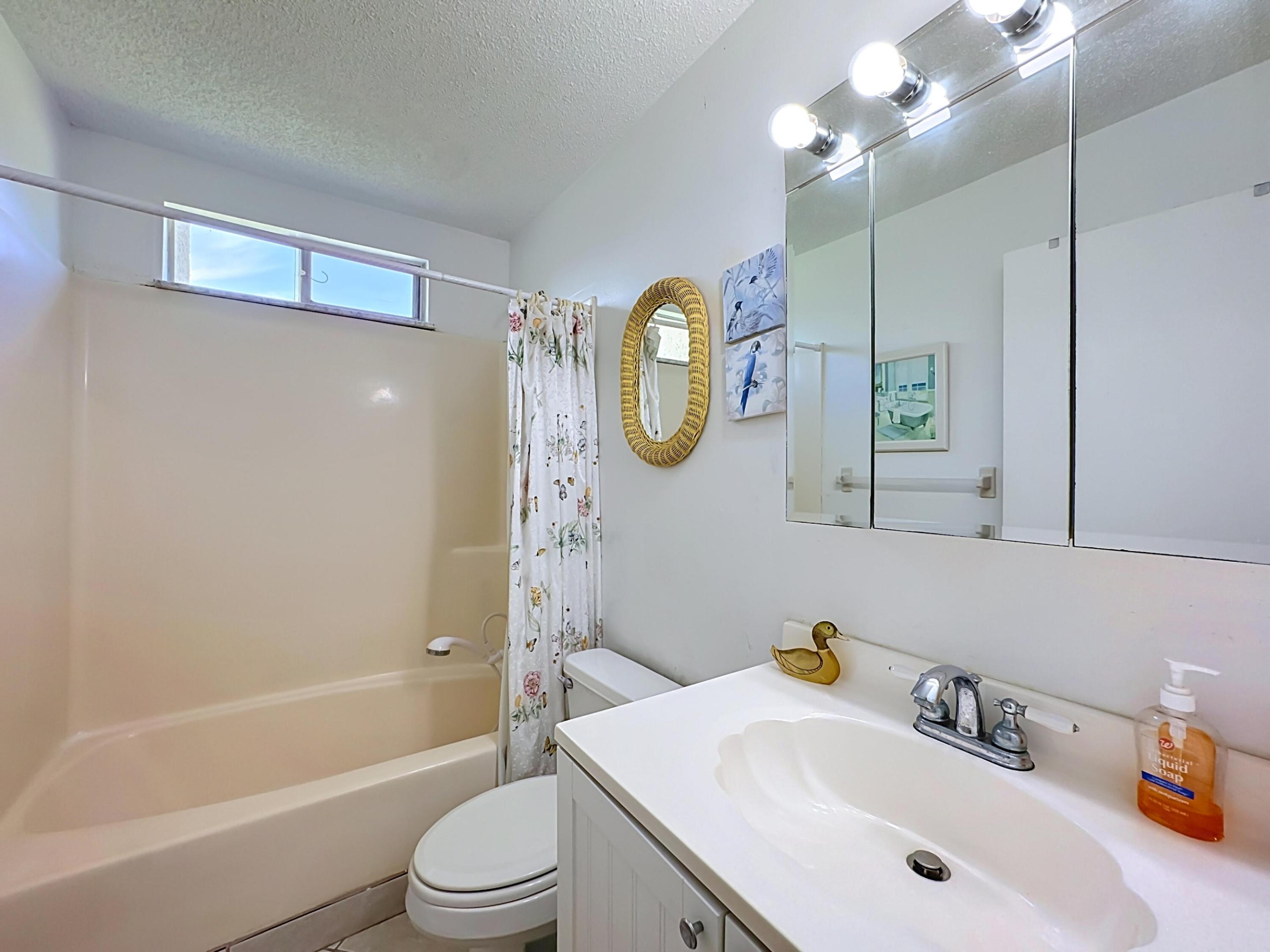 1310 NE 14th Court K17