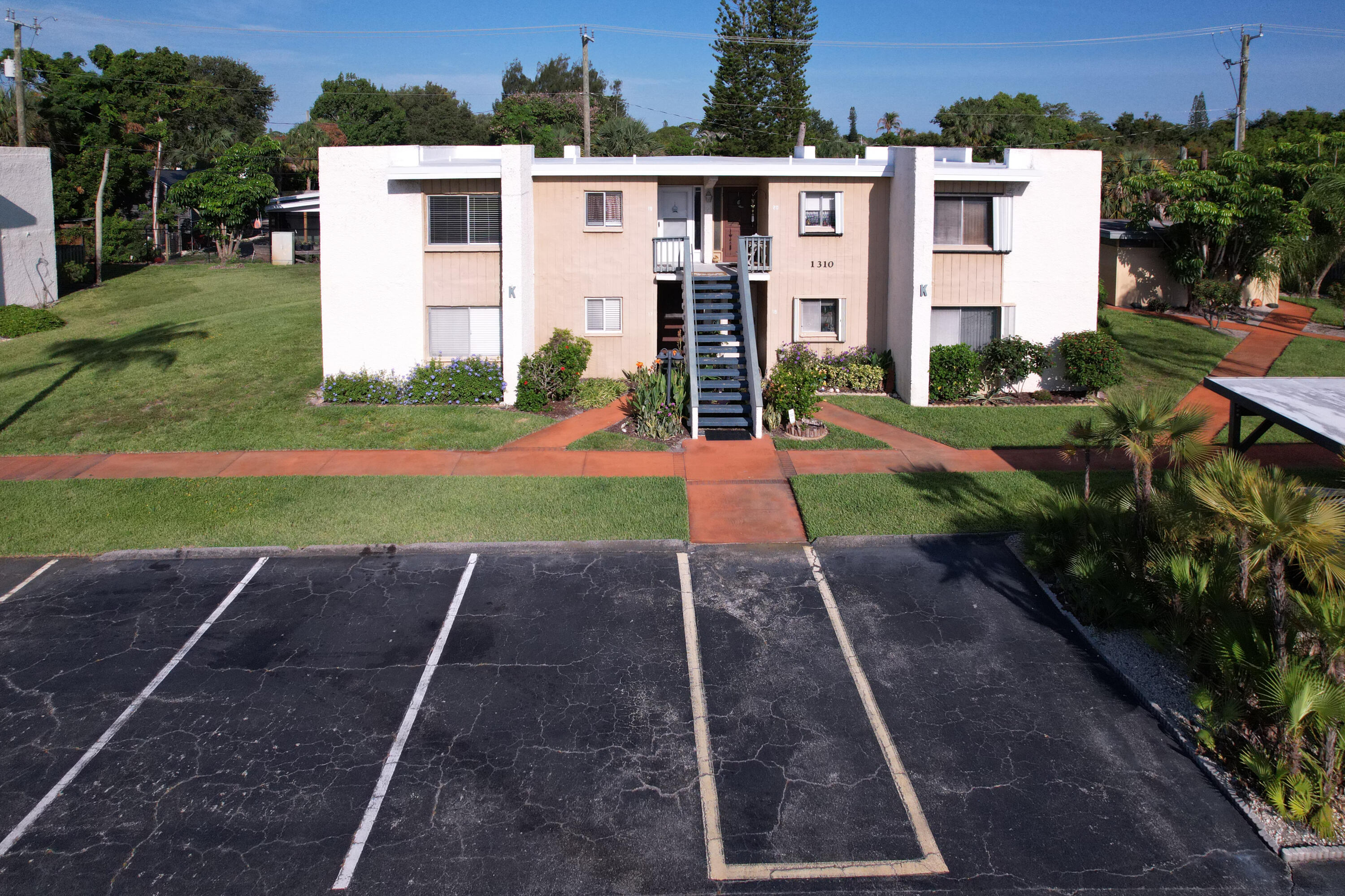 1310 NE 14th Court K17