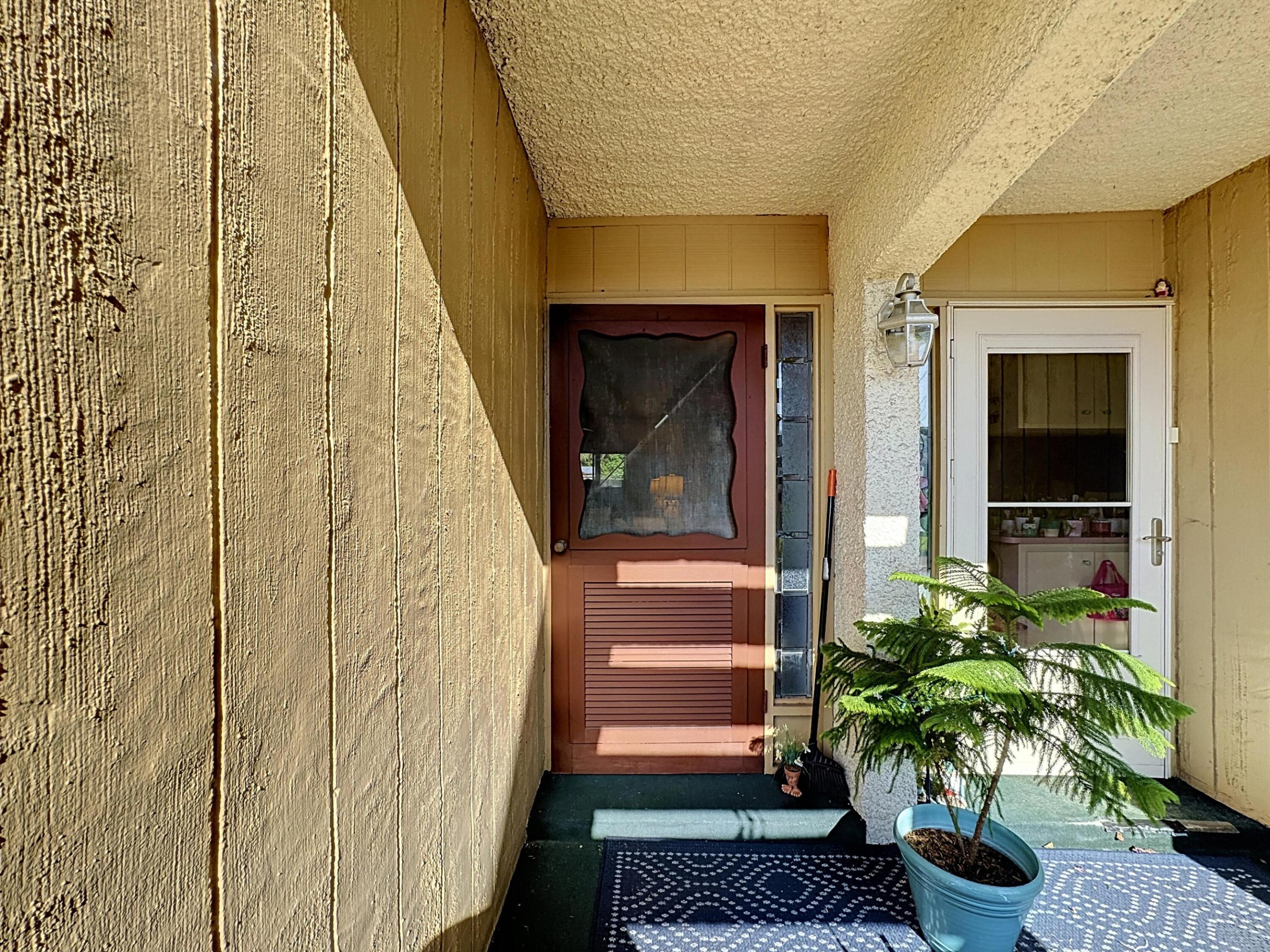 1310 NE 14th Court K17