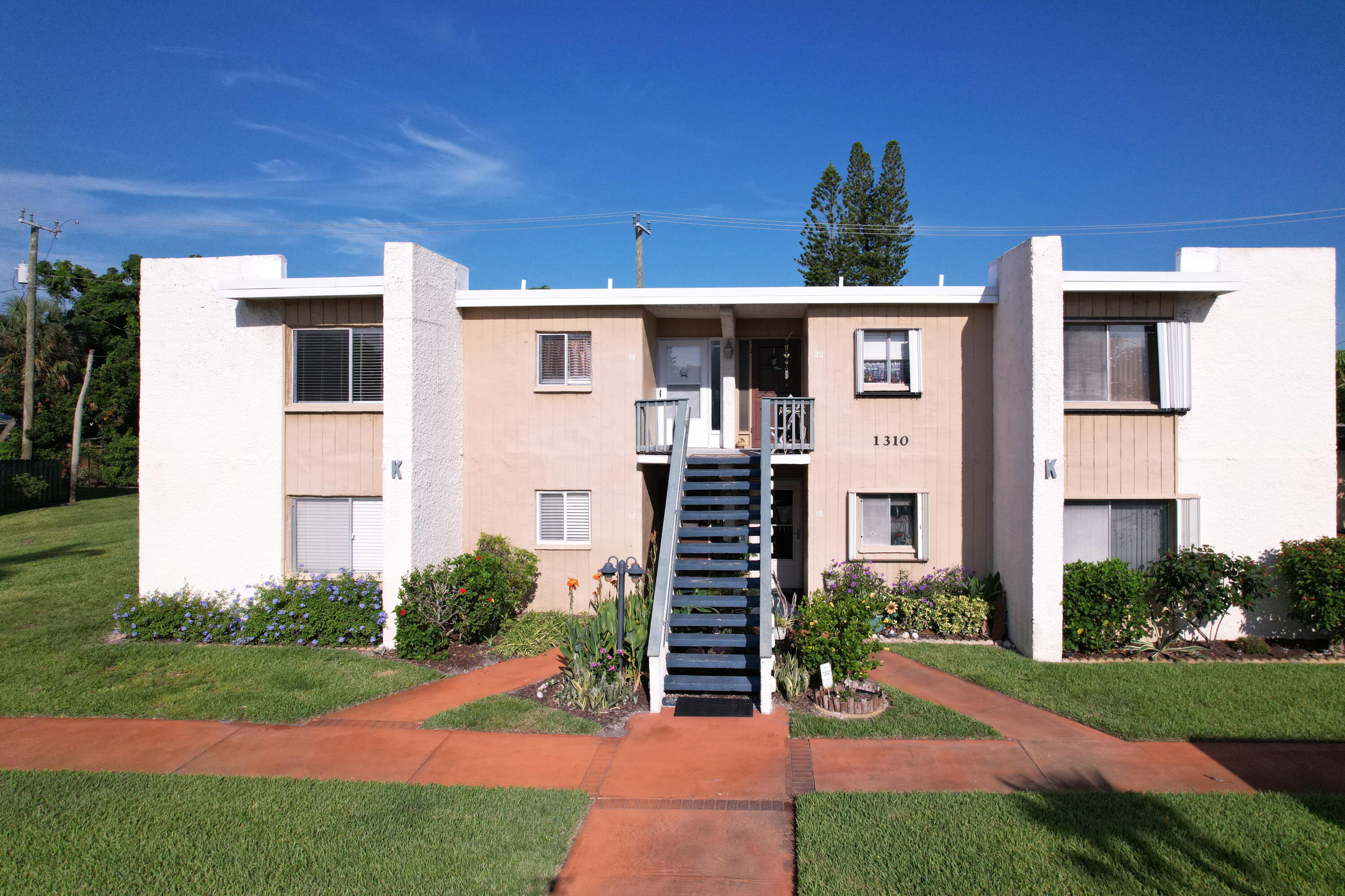 1310 NE 14th Court K17