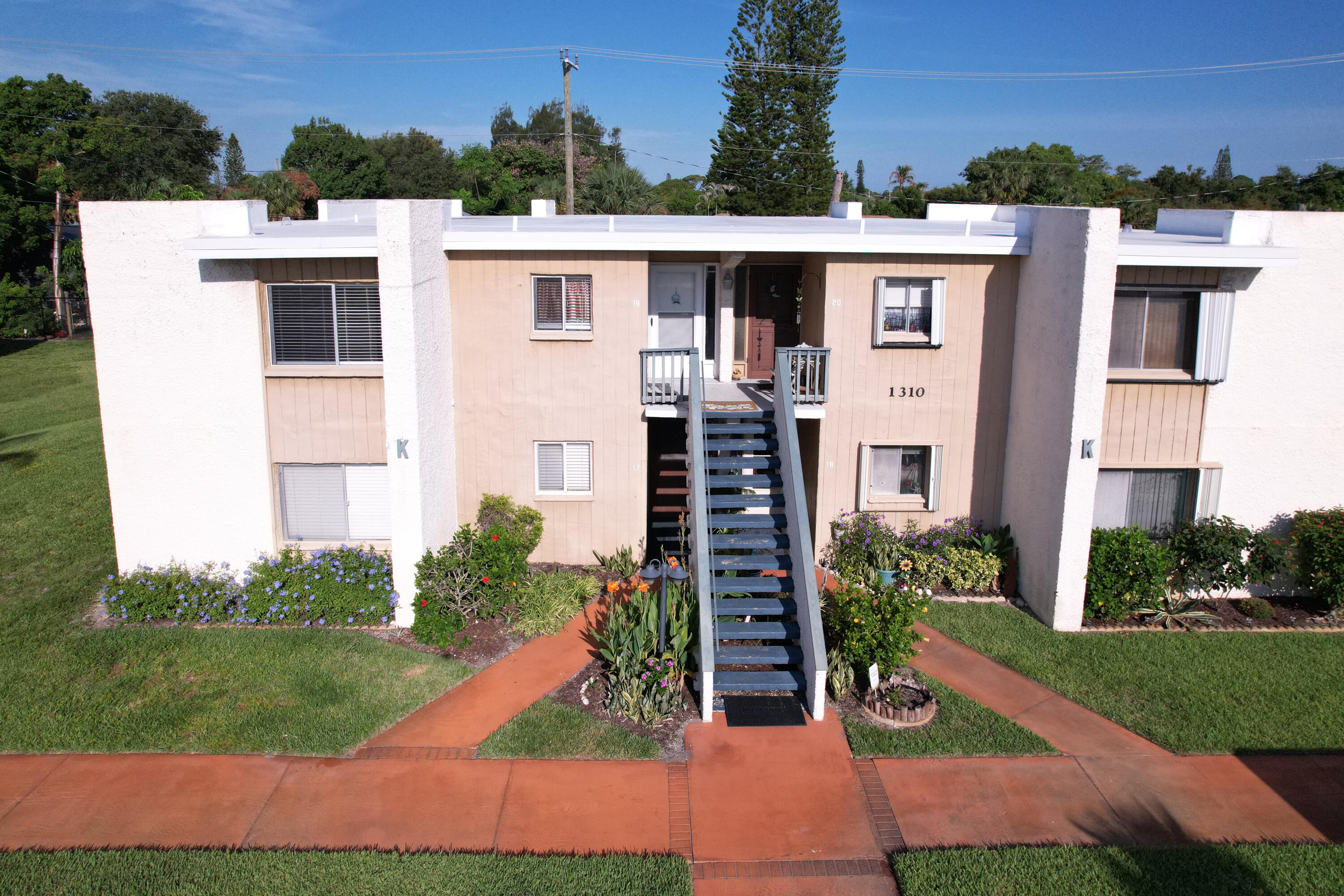1310 NE 14th Court K17