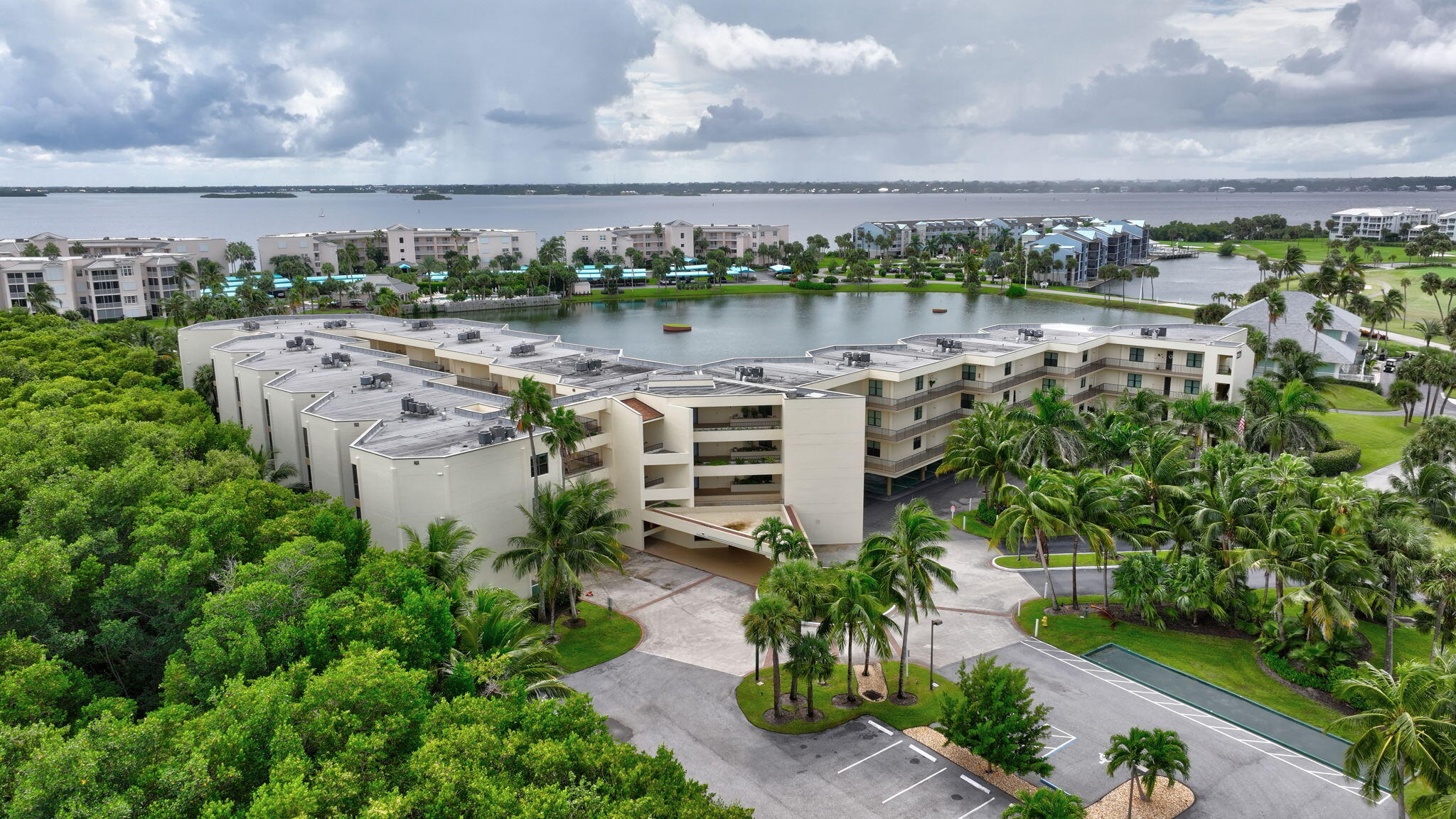 221 NE Plantation Road 406