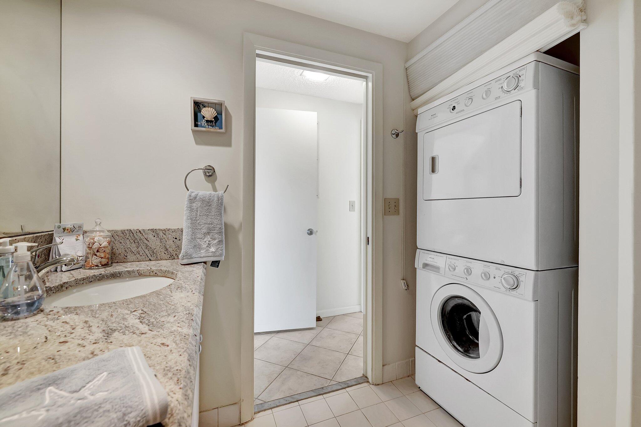 221 NE Plantation Road 406