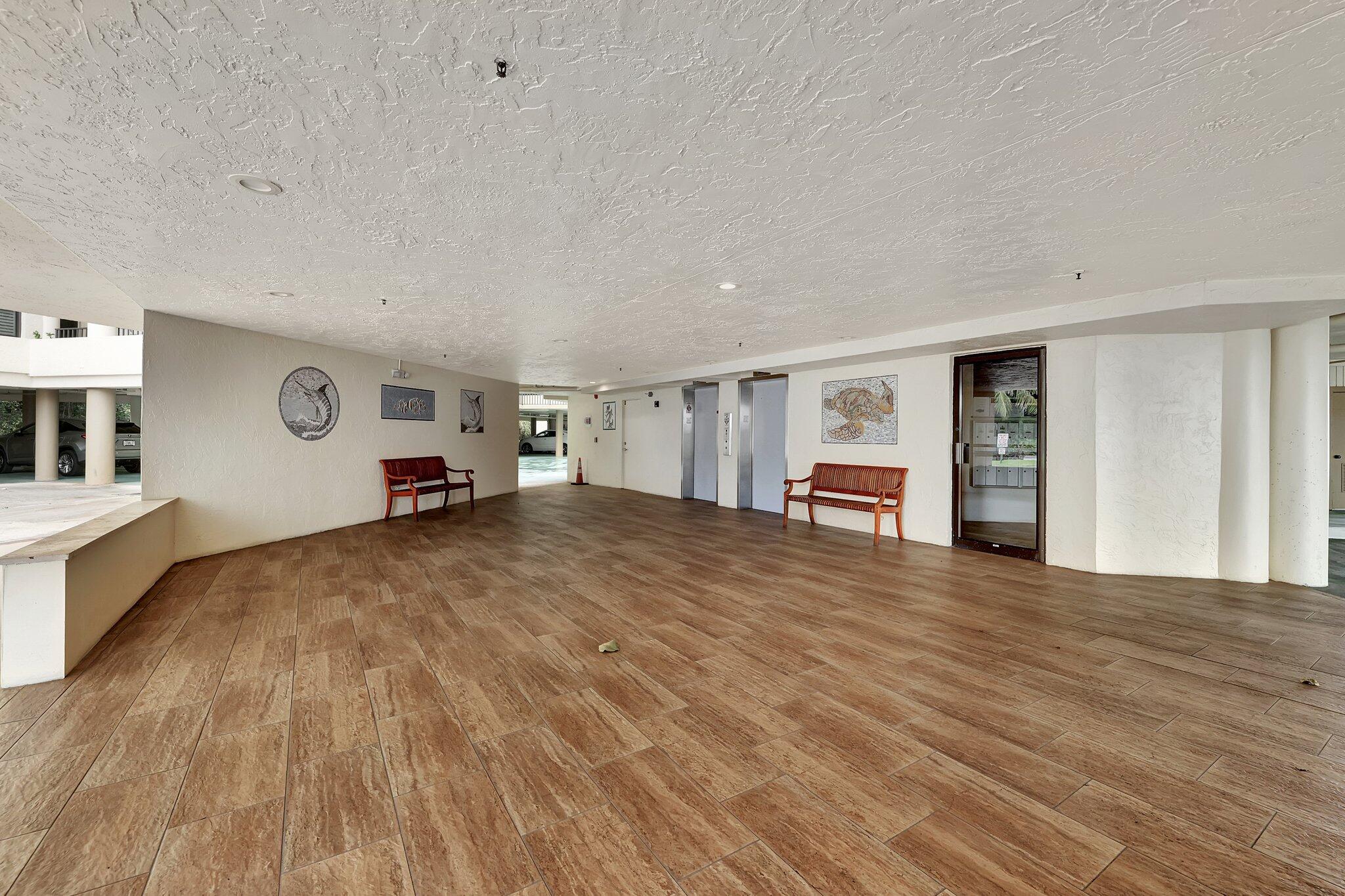 221 NE Plantation Road 406