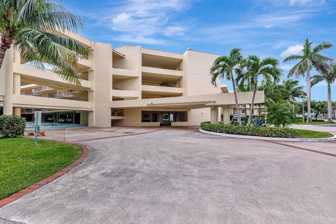 221 NE Plantation Road 406