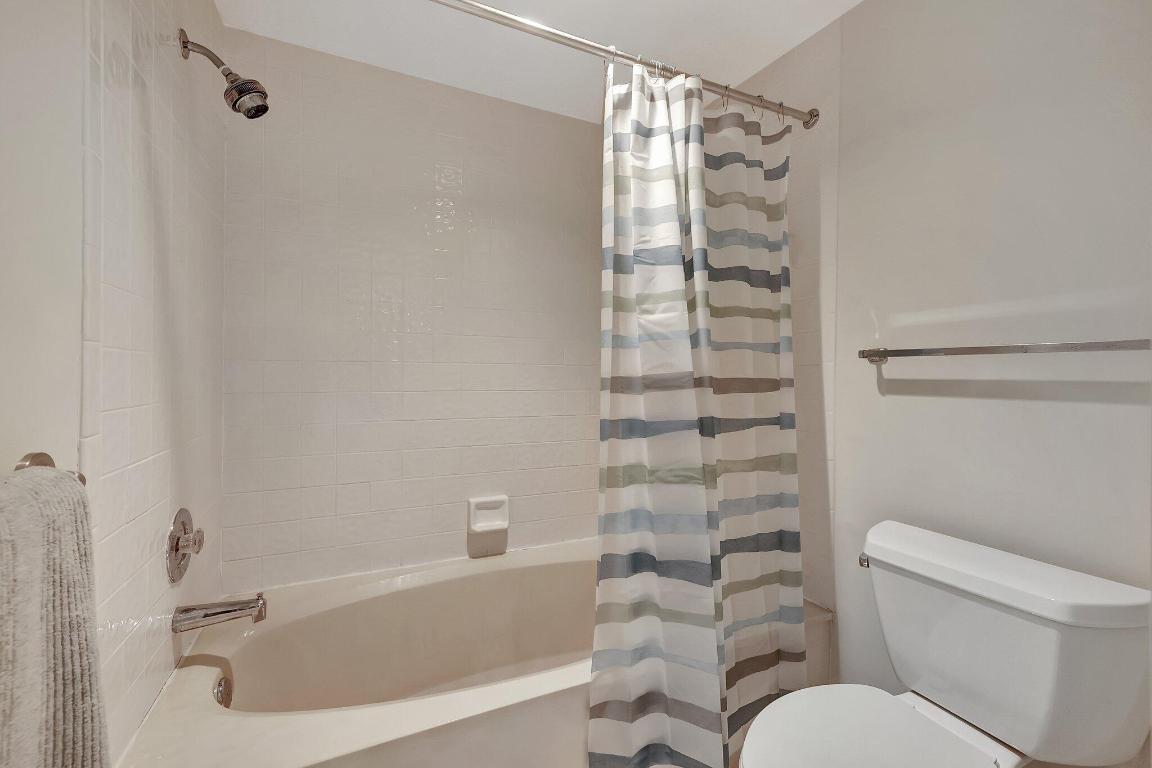 221 NE Plantation Road 406