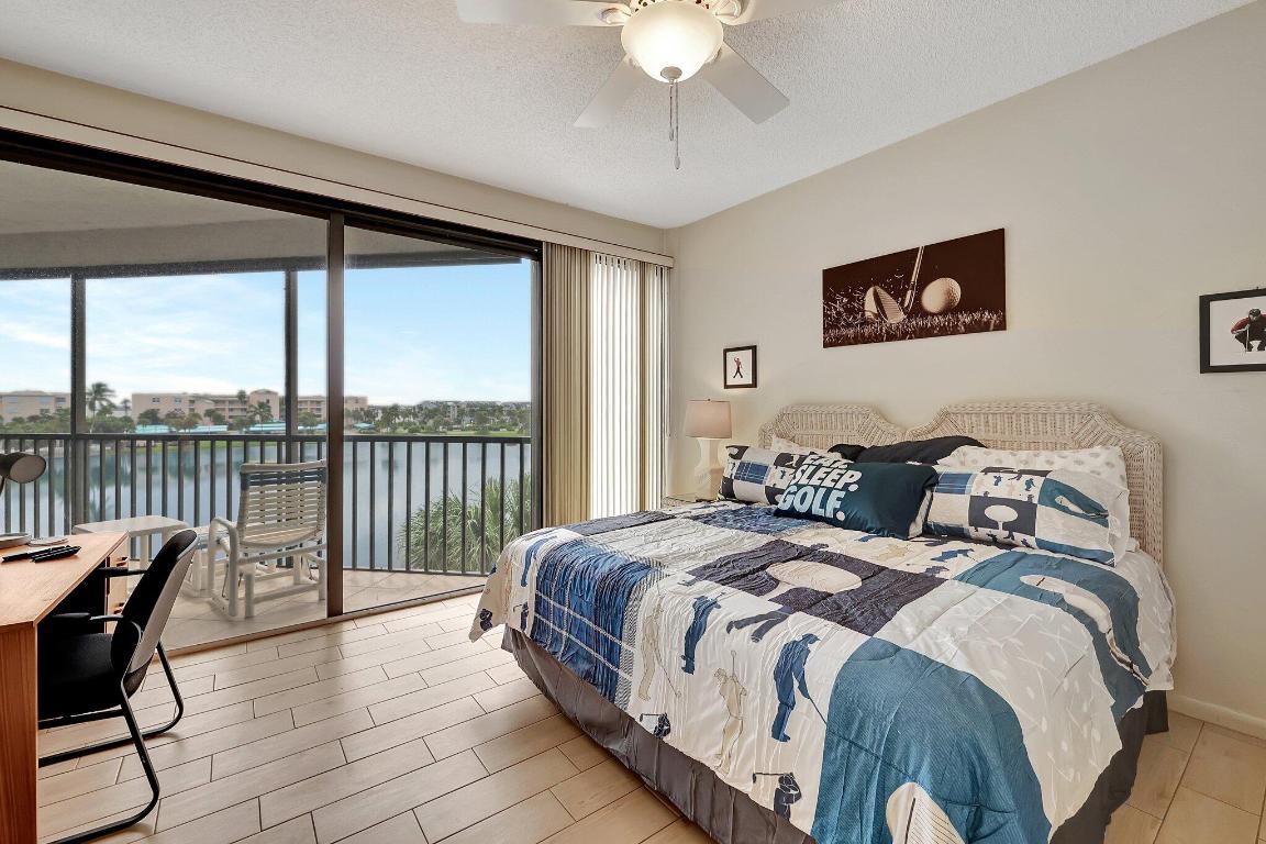 221 NE Plantation Road 406