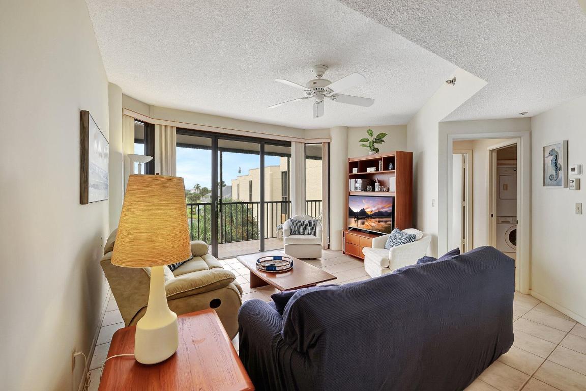 221 NE Plantation Road 406