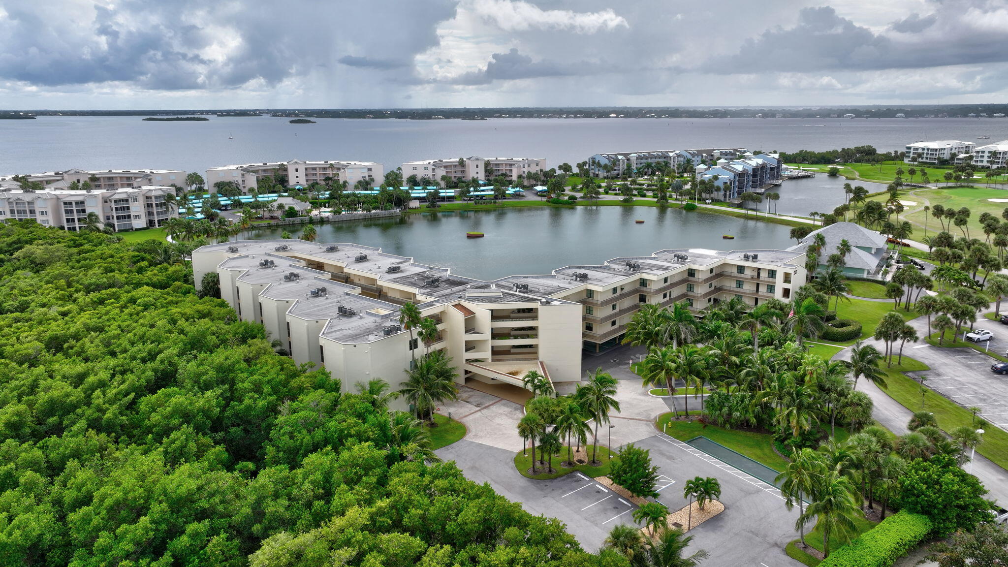 221 NE Plantation Road 406