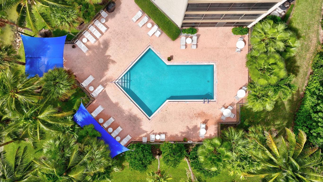 221 NE Plantation Road 406