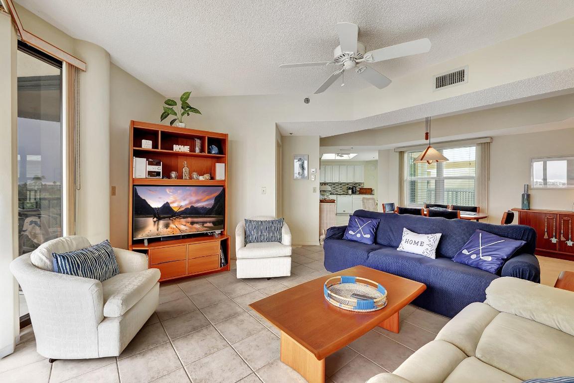 221 NE Plantation Road 406