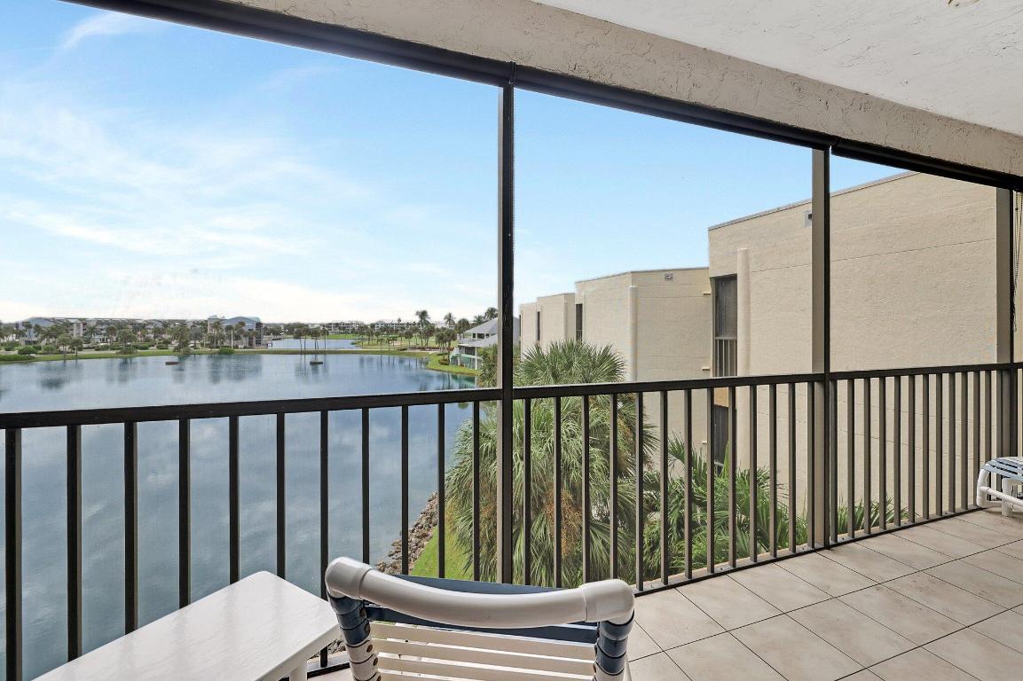 221 NE Plantation Road 406