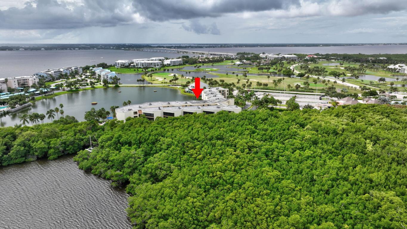 221 NE Plantation Road 406