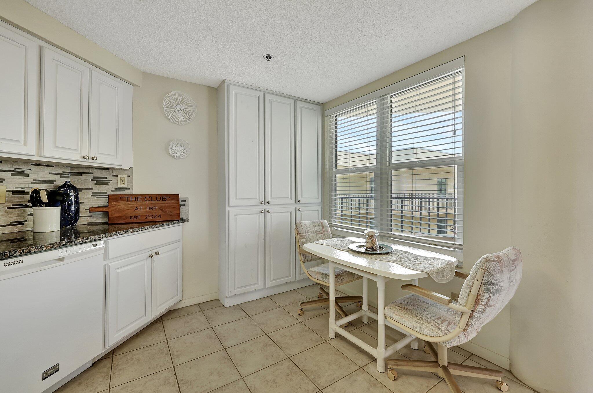 221 NE Plantation Road 406