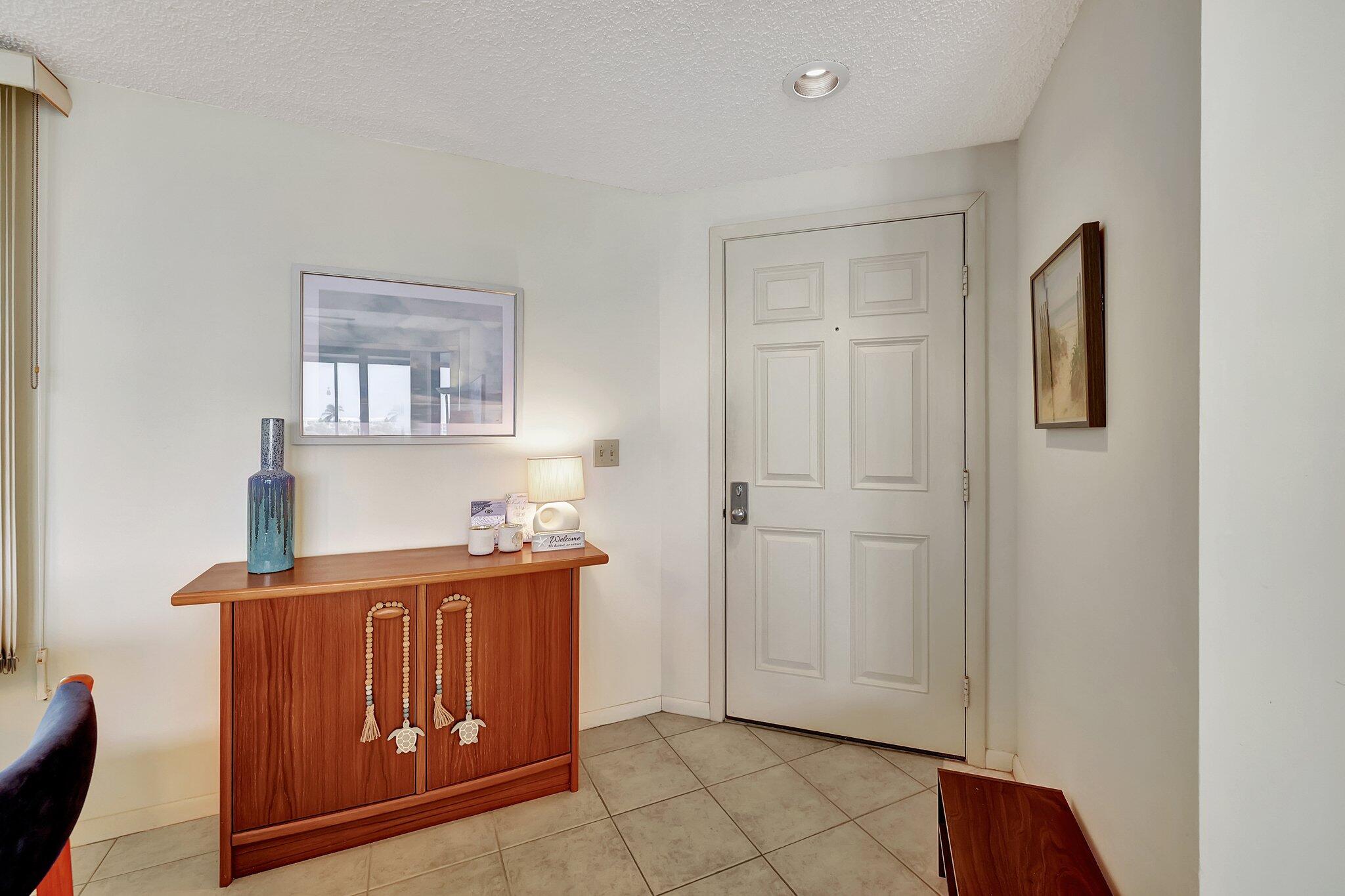 221 NE Plantation Road 406