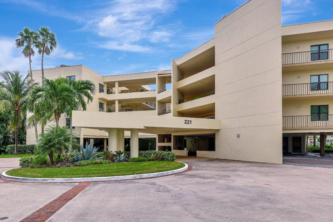 221 NE Plantation Road 406