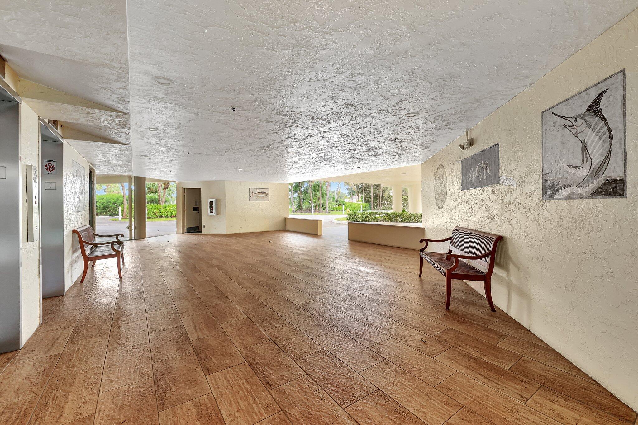 221 NE Plantation Road 406