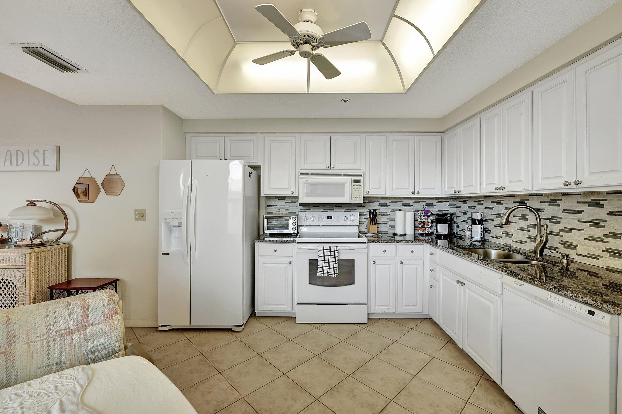 221 NE Plantation Road 406