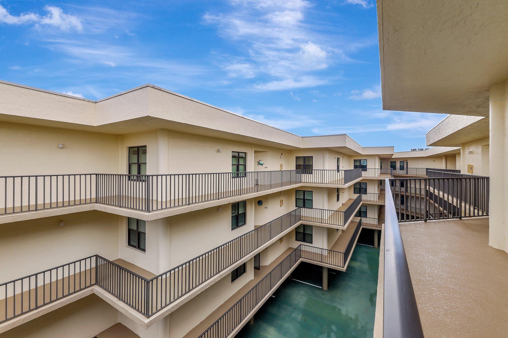 221 NE Plantation Road 406