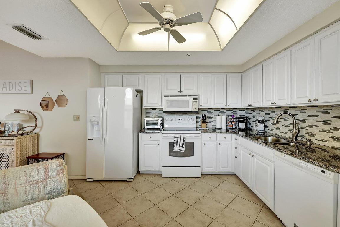 221 NE Plantation Road 406