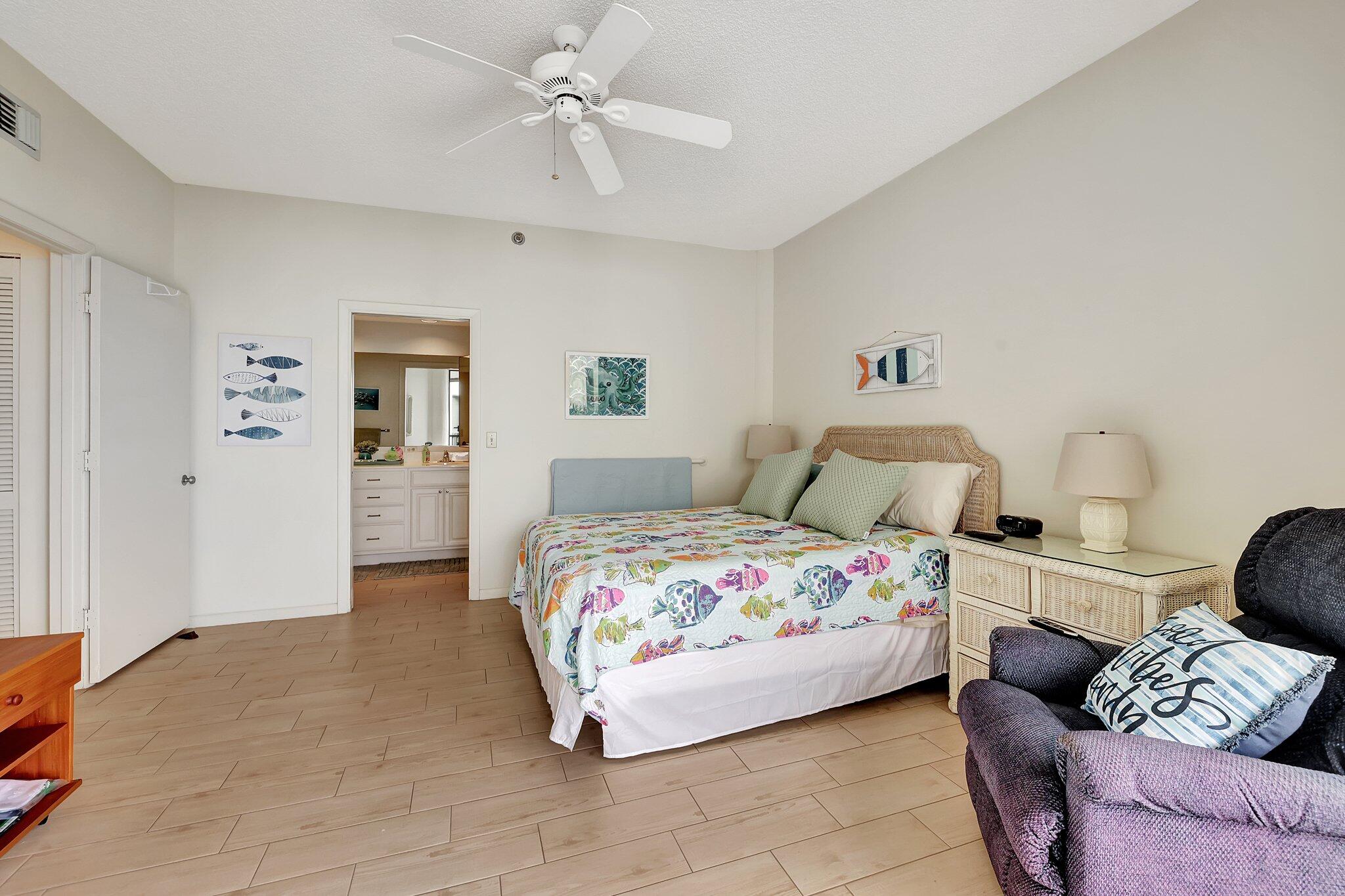 221 NE Plantation Road 406