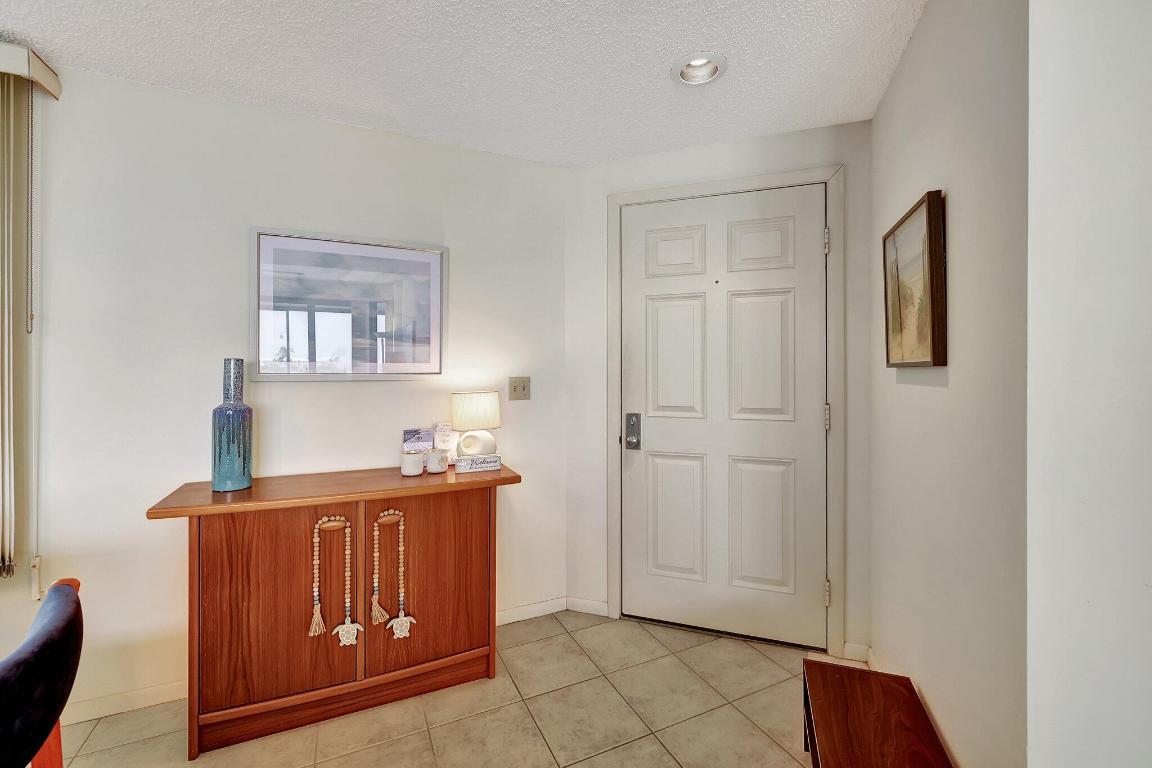 221 NE Plantation Road 406