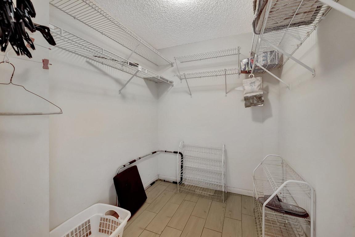 221 NE Plantation Road 406