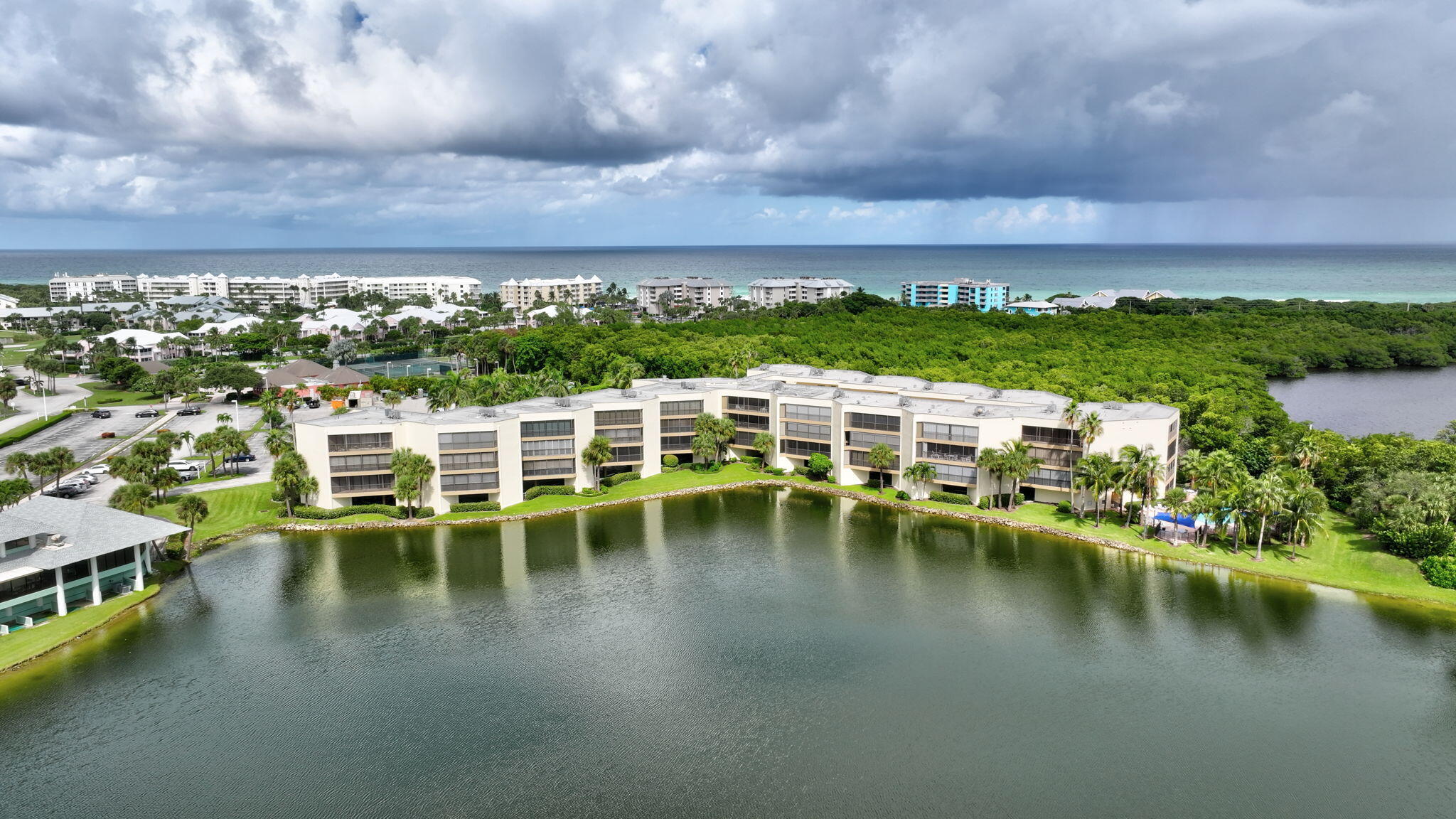 221 NE Plantation Road 406