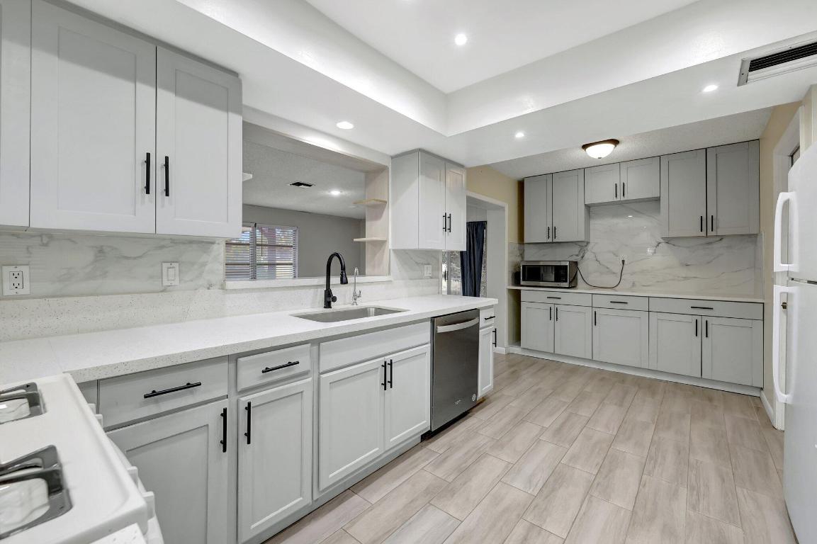 388 E Prima Vista Boulevard