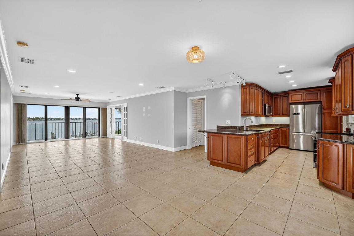 624 SW Saint Lucie Crescent 308