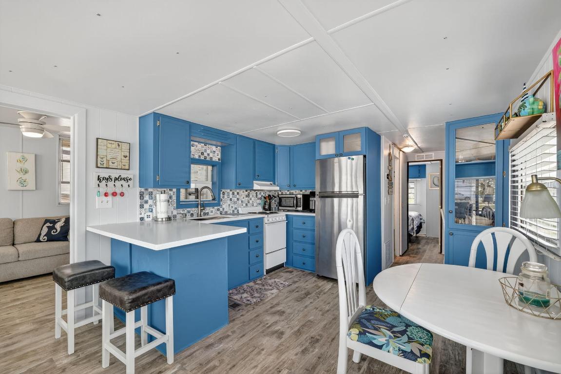 121 Nettles Boulevard