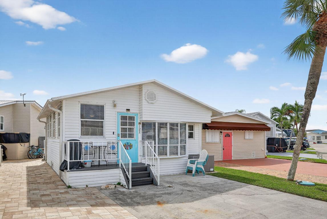 121 Nettles Boulevard