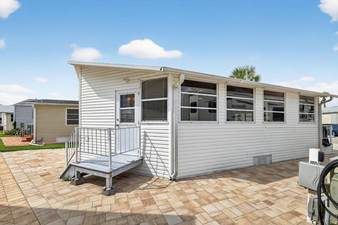 121 Nettles Boulevard