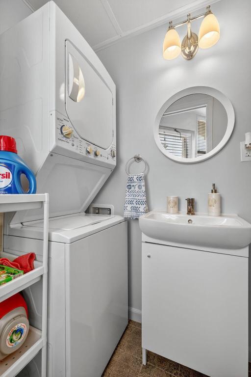 121 Nettles Boulevard