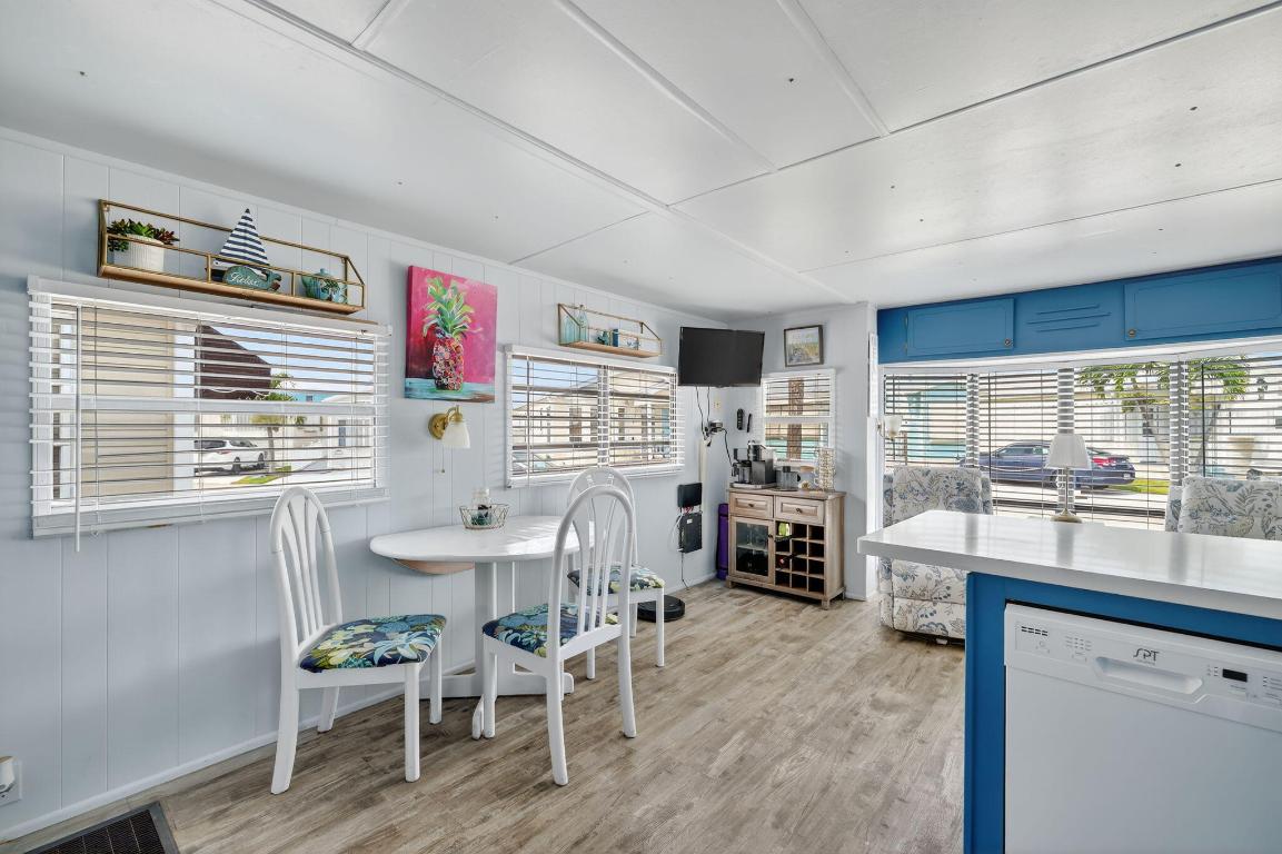 121 Nettles Boulevard