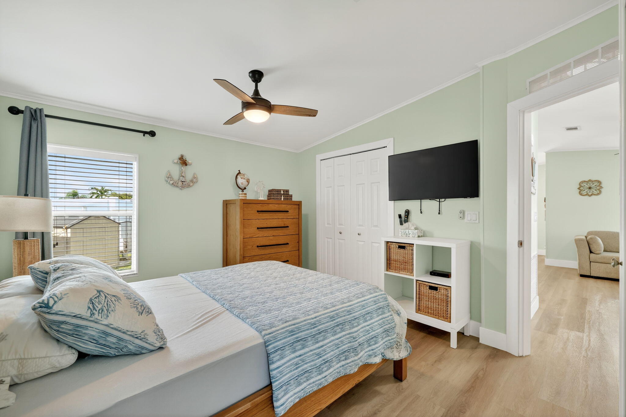 566 Nettles Boulevard