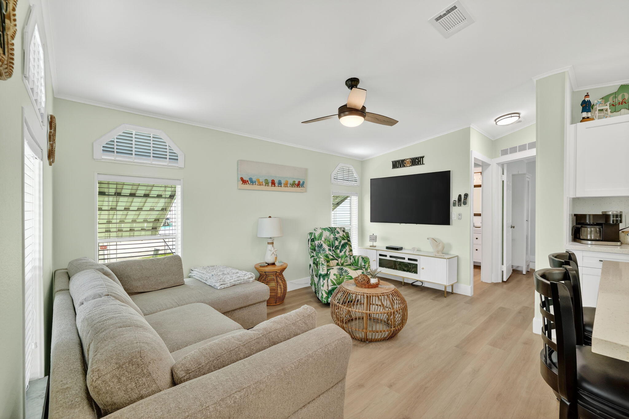 566 Nettles Boulevard