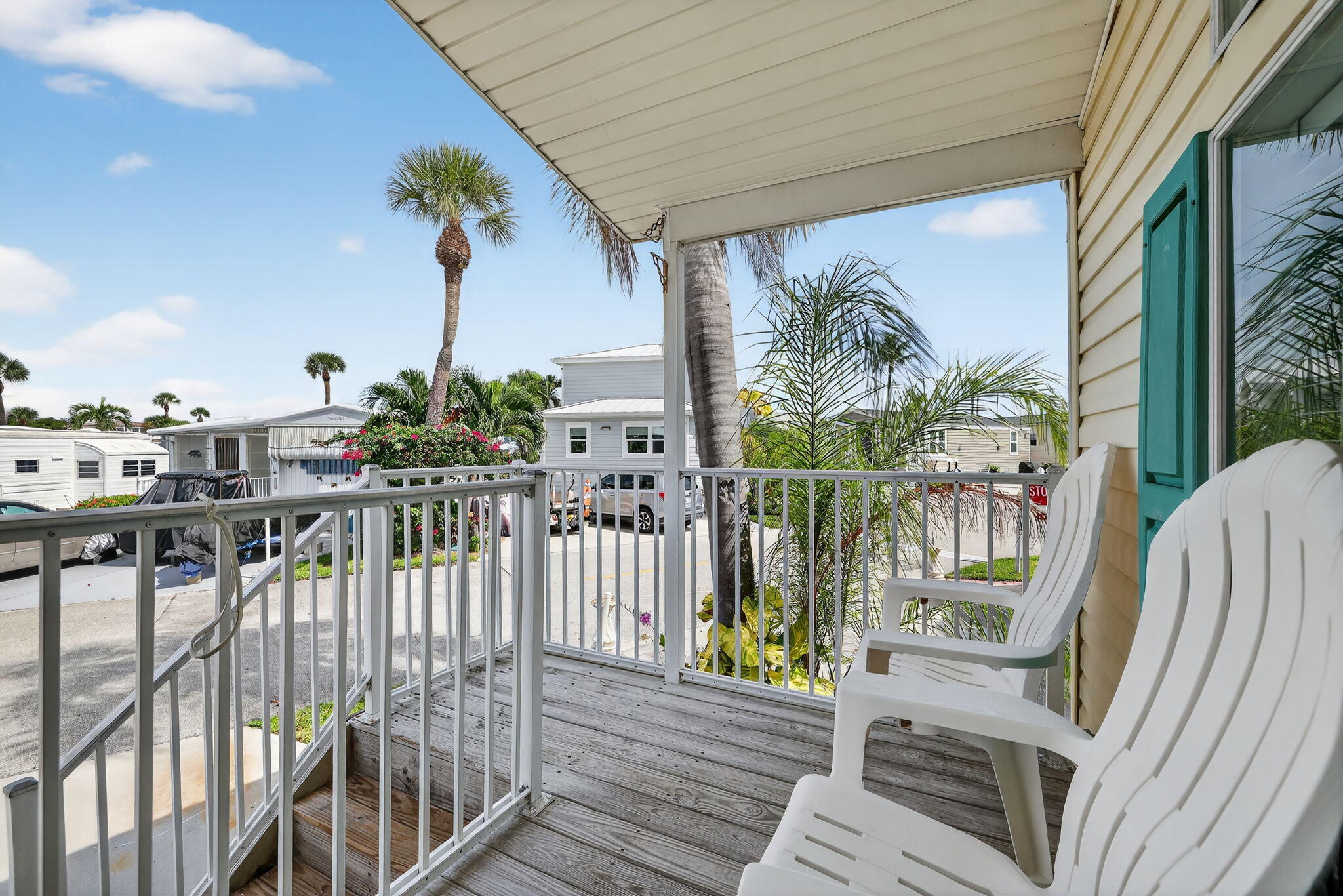 566 Nettles Boulevard